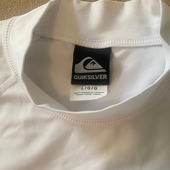 Quiksilver White Rash Guard with Black Logo - Picture 2 of 6